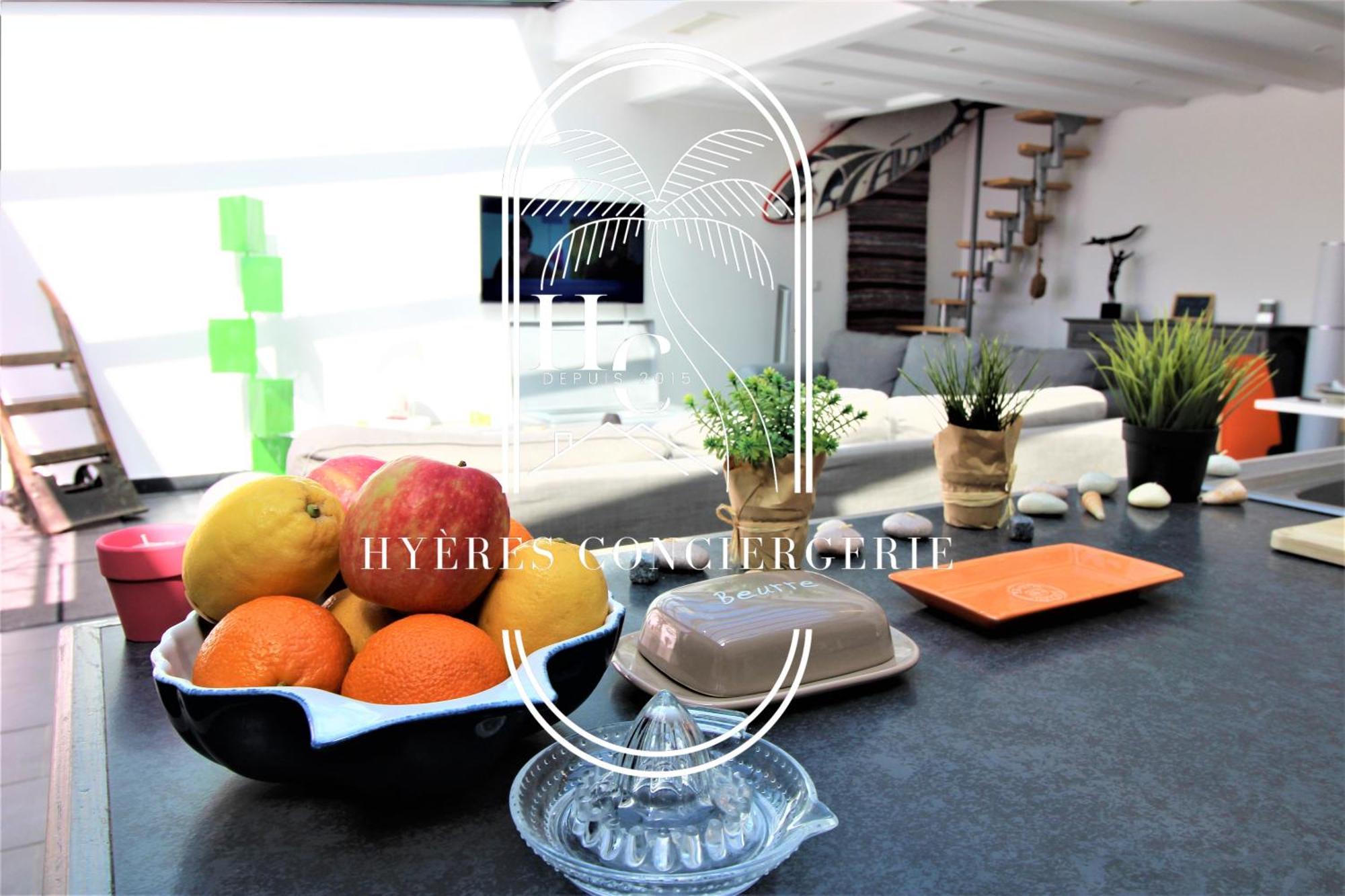 Maison sur l'eau-Hyères-Almanarre-Parkings/Clim/WIFI Extérieur photo
