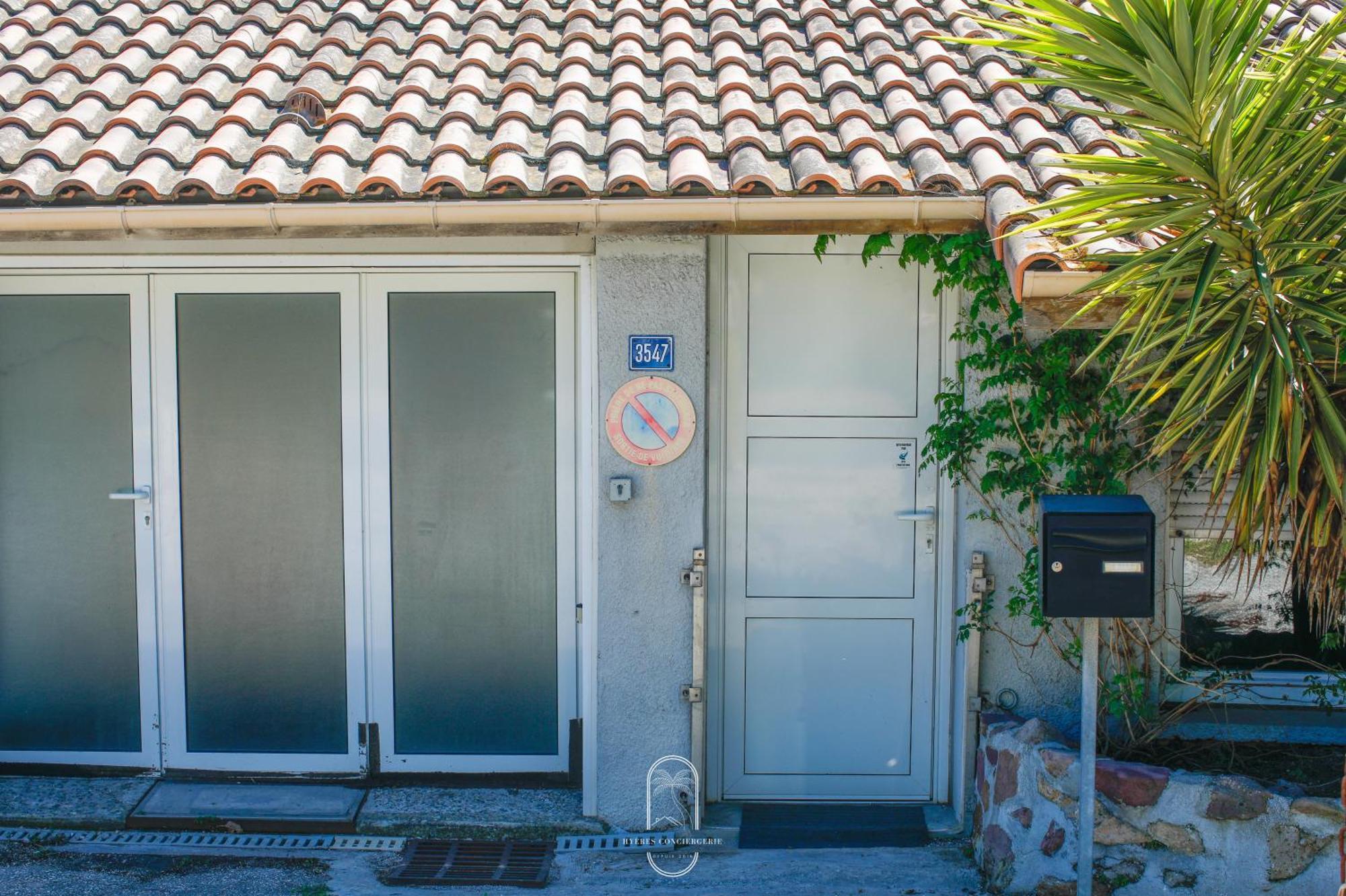 Maison sur l'eau-Hyères-Almanarre-Parkings/Clim/WIFI Extérieur photo
