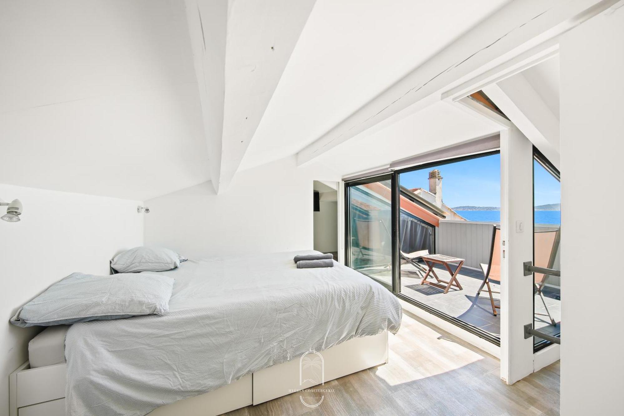 Maison sur l'eau-Hyères-Almanarre-Parkings/Clim/WIFI Extérieur photo