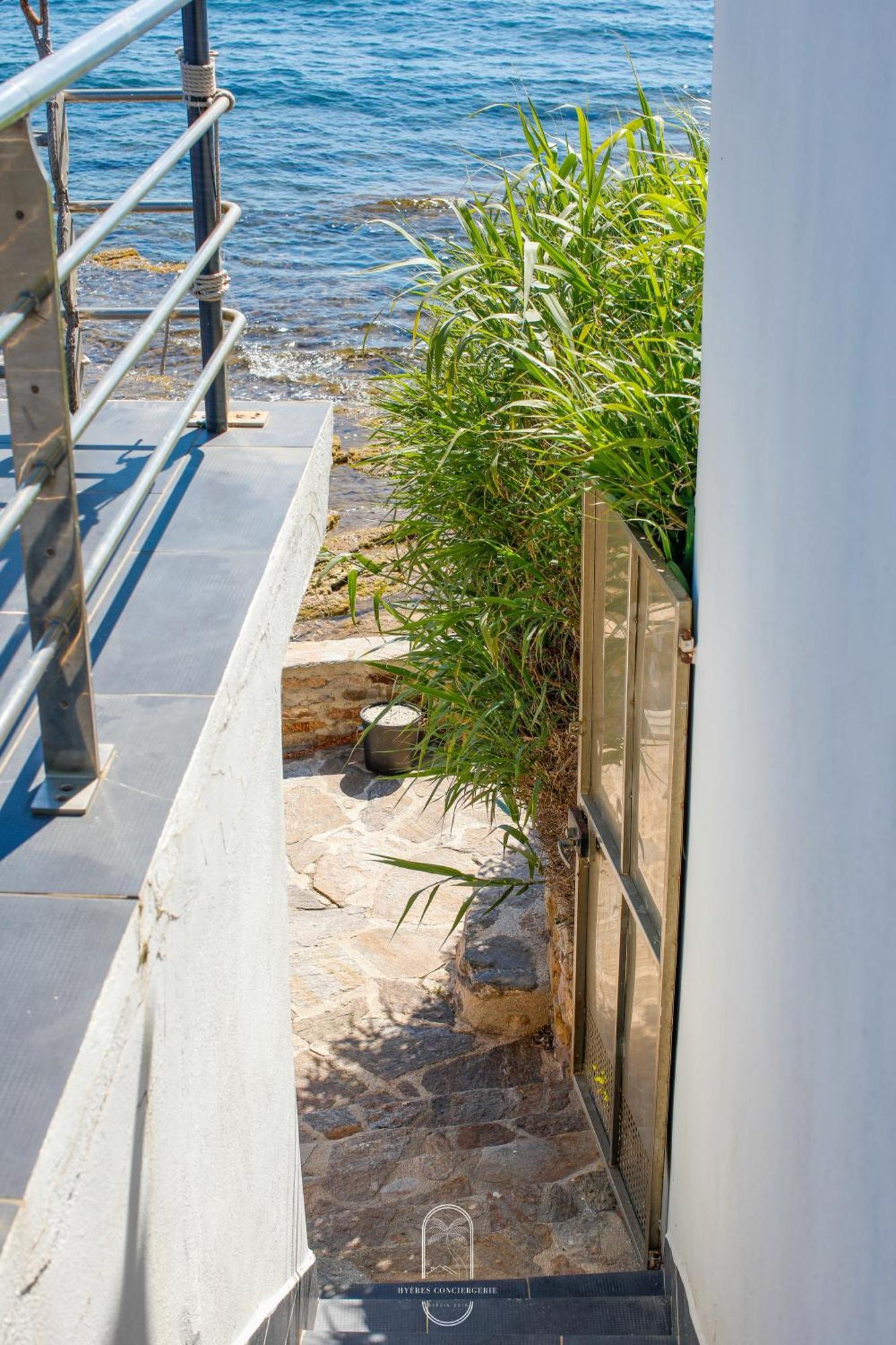 Maison sur l'eau-Hyères-Almanarre-Parkings/Clim/WIFI Extérieur photo