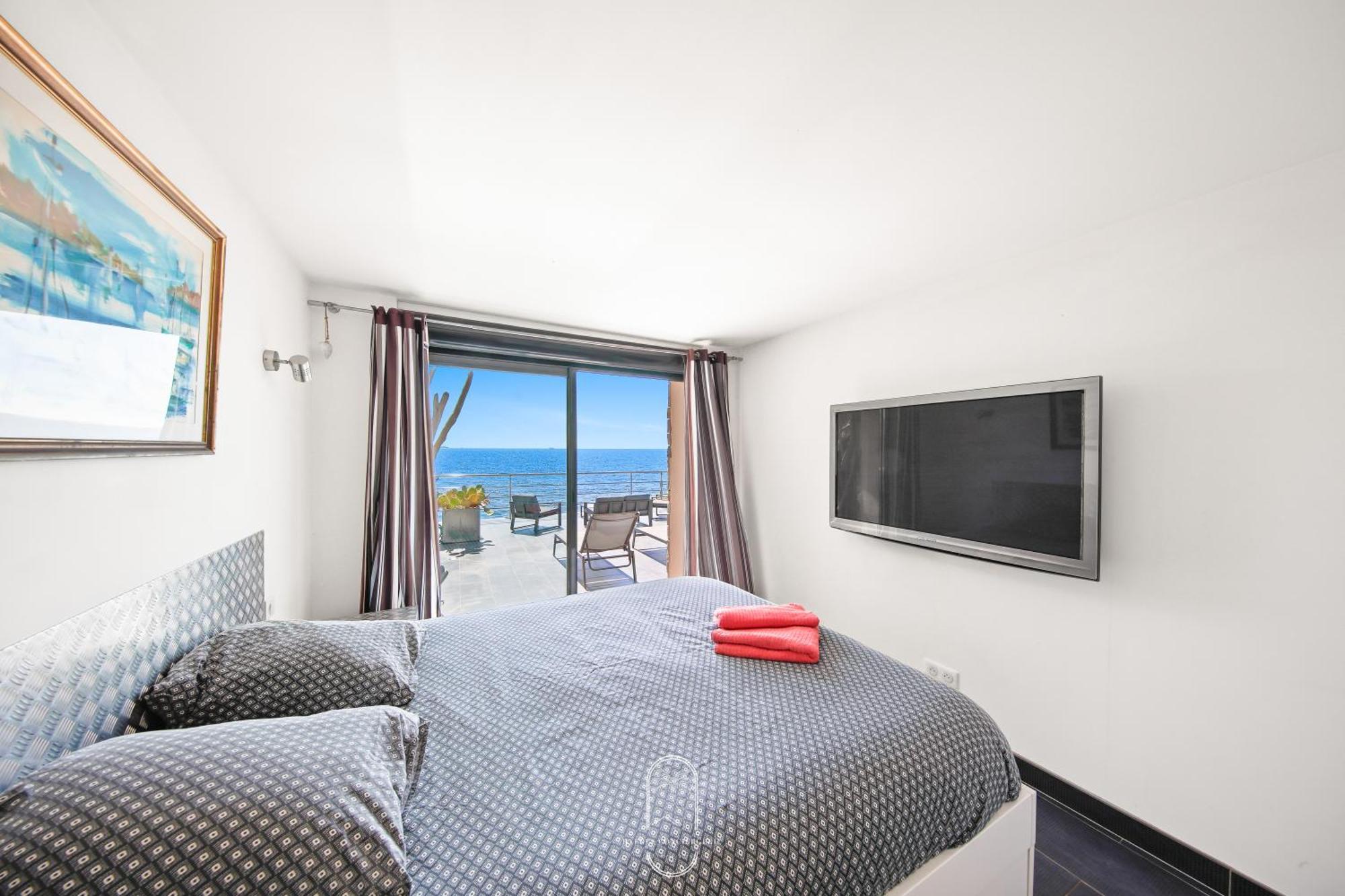 Maison sur l'eau-Hyères-Almanarre-Parkings/Clim/WIFI Extérieur photo