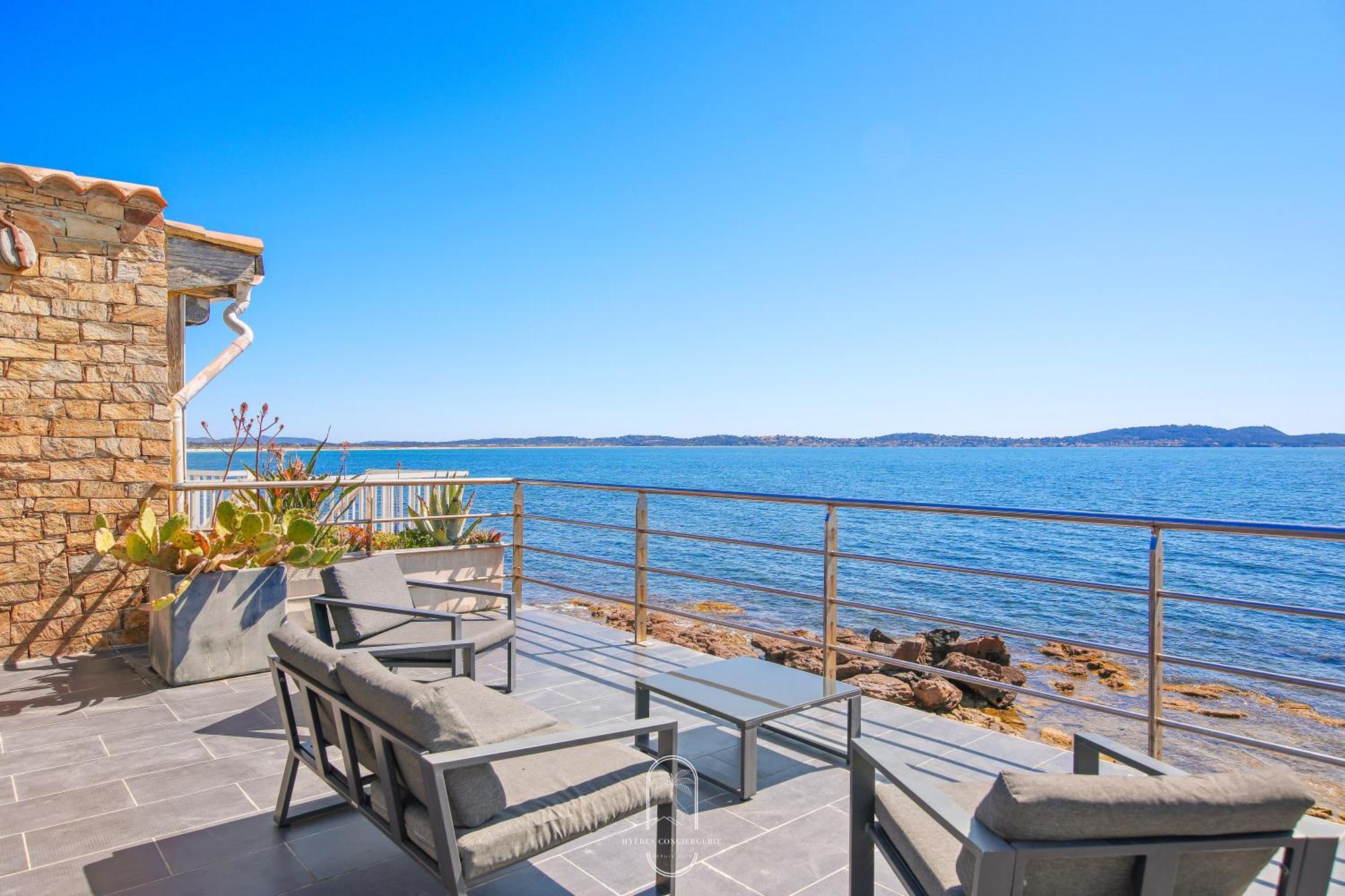 Maison sur l'eau-Hyères-Almanarre-Parkings/Clim/WIFI Extérieur photo