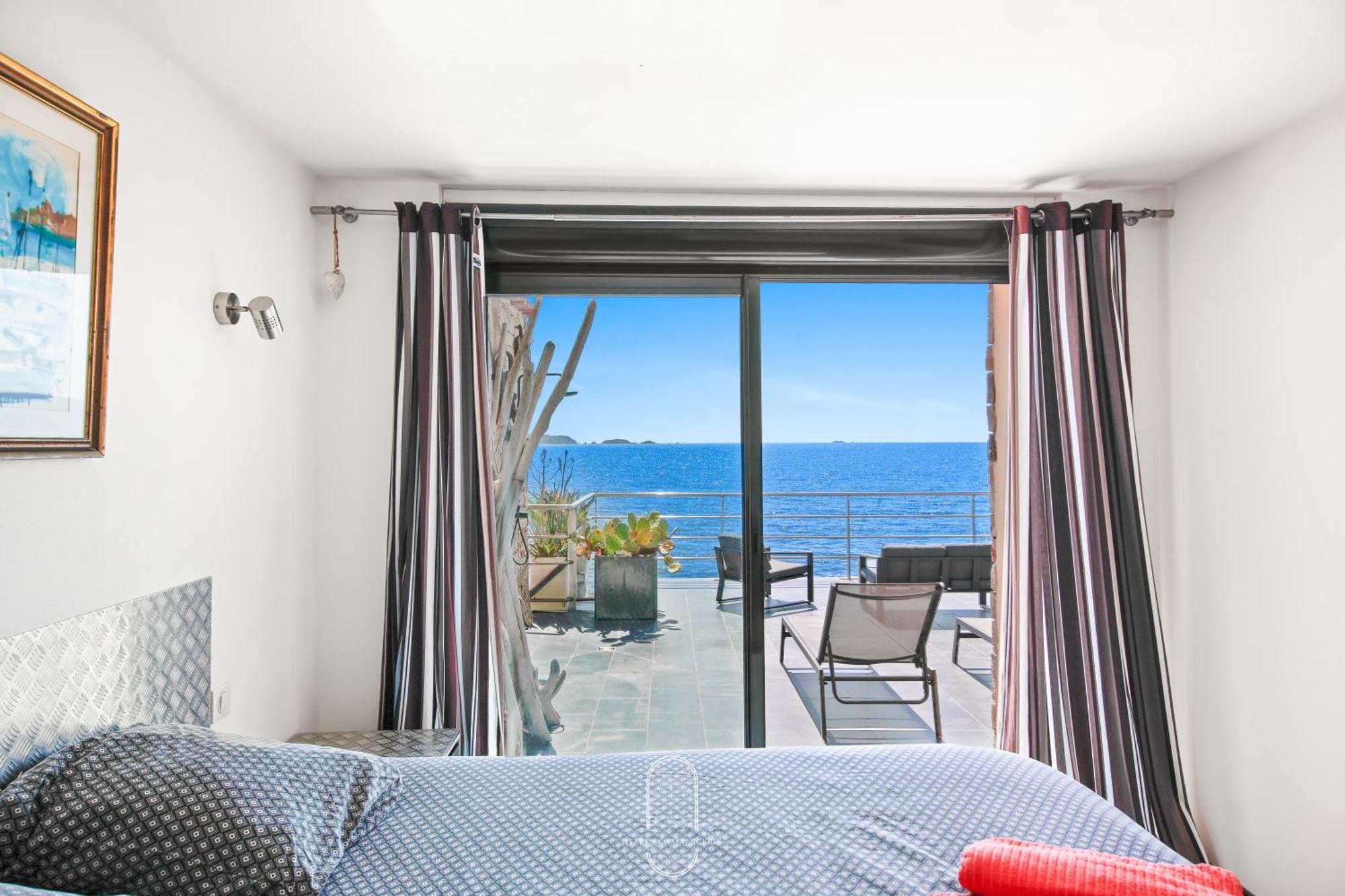 Maison sur l'eau-Hyères-Almanarre-Parkings/Clim/WIFI Extérieur photo